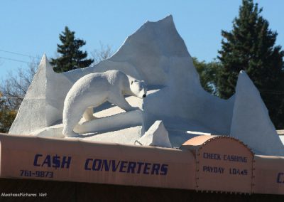 Picture of the polar bear sculpture in Great Falls, MT