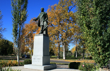 Picture of the Paris Gibson Statue in Great Falls, Montana.