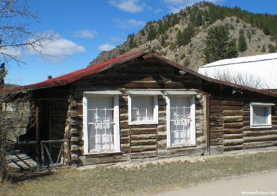 March picture of an 19th Century log cabin in Dewey, Montana. Image is from the Dewey, Montana Picture Tour.