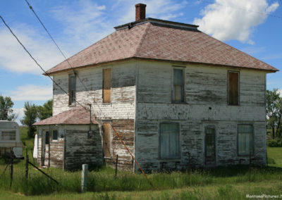 July picture of an old farm house near Danvers, Montana. Image is from the Danvers Montana Picture Tour.