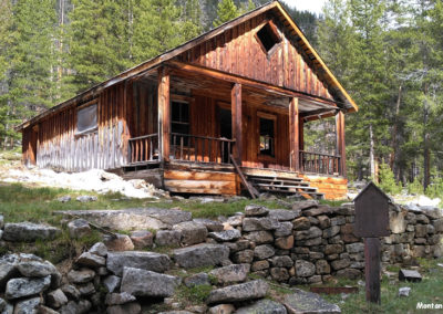 June picture of a miners cabin located in Coolidge, Montana. Image is from the Coolidge, Montana Ghost Town Picture Tour.