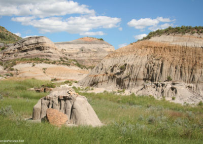 June picture of the sedimentary cliffs near Locate Creek. Image is from the Powder River and Tongue River, Montana Picture Tour.